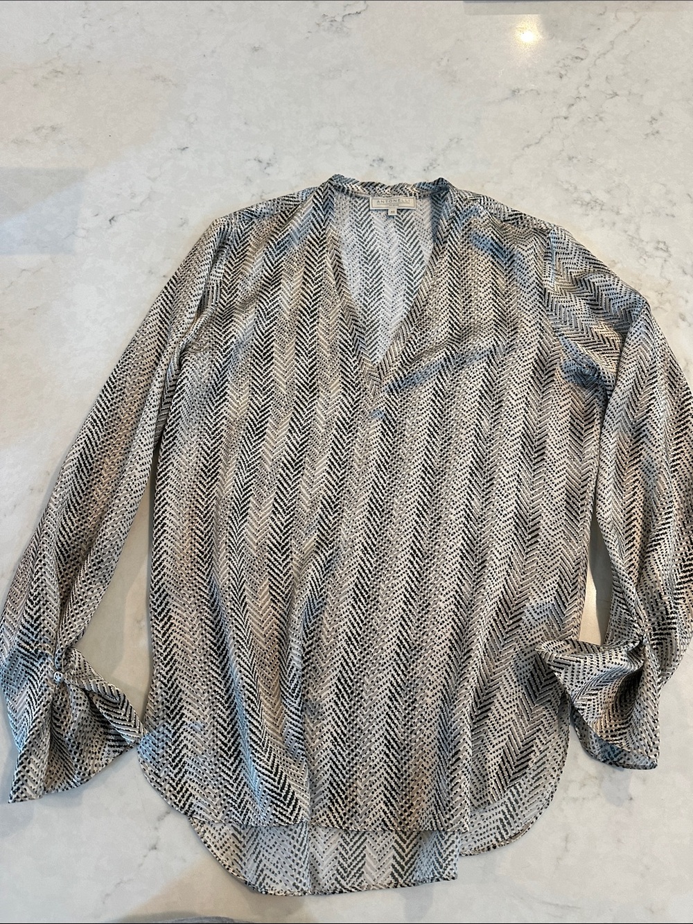 Silk V-Neck Long-Sleeve Blouse with gathered cuffs for - Black & White & Silver